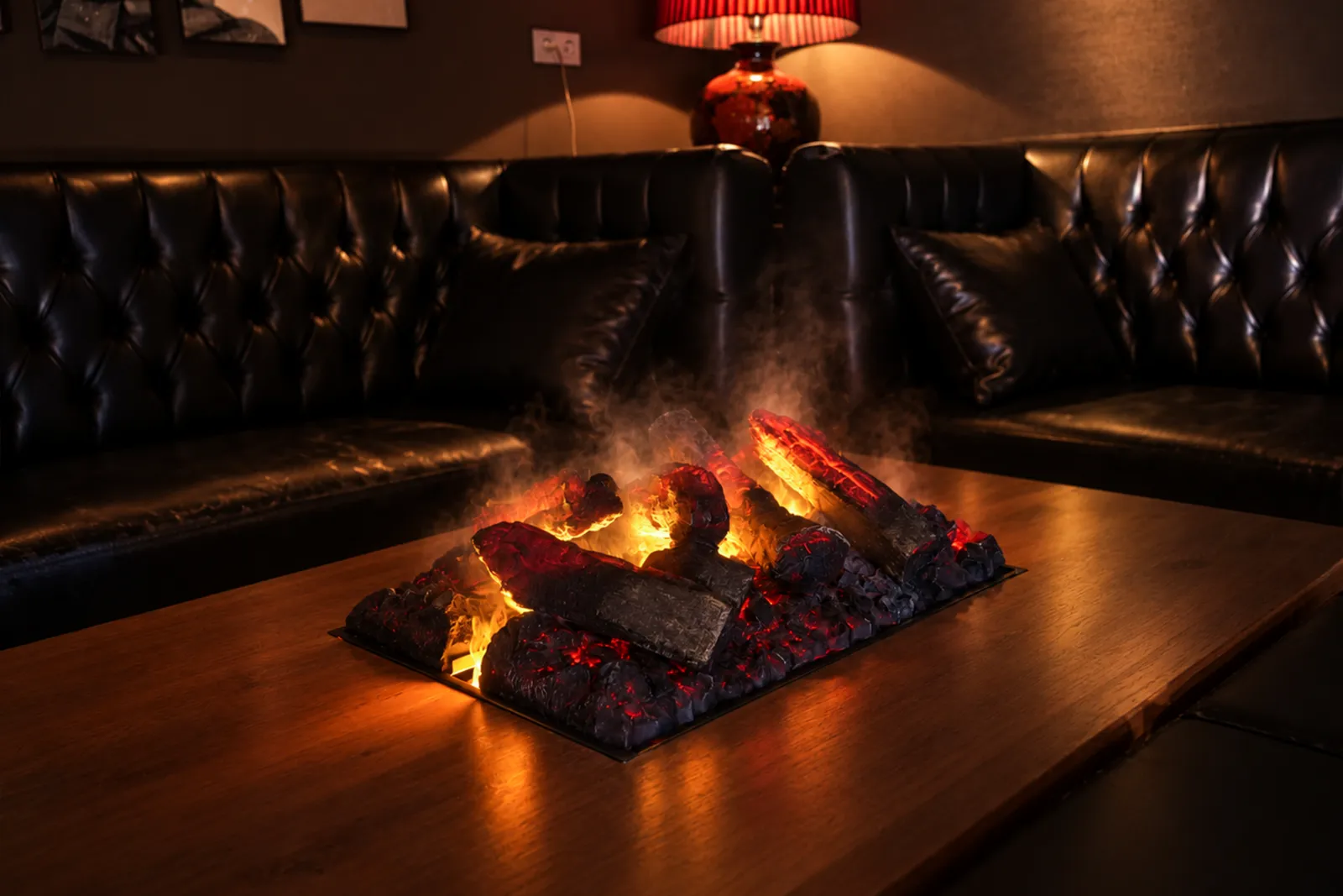 Tafel met open vuur bij Mchi